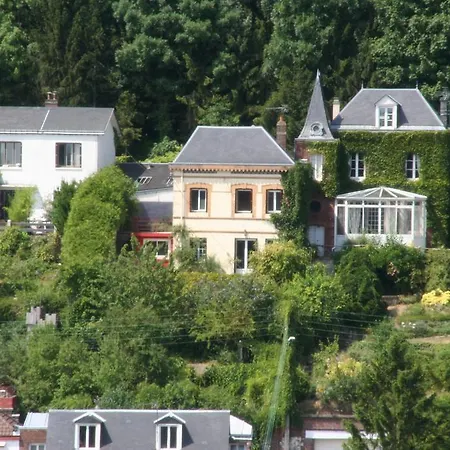 Holiday home Eco Maison Entiere Avec Terrasse Dans Jardin Potager Piscine Parking Rouen