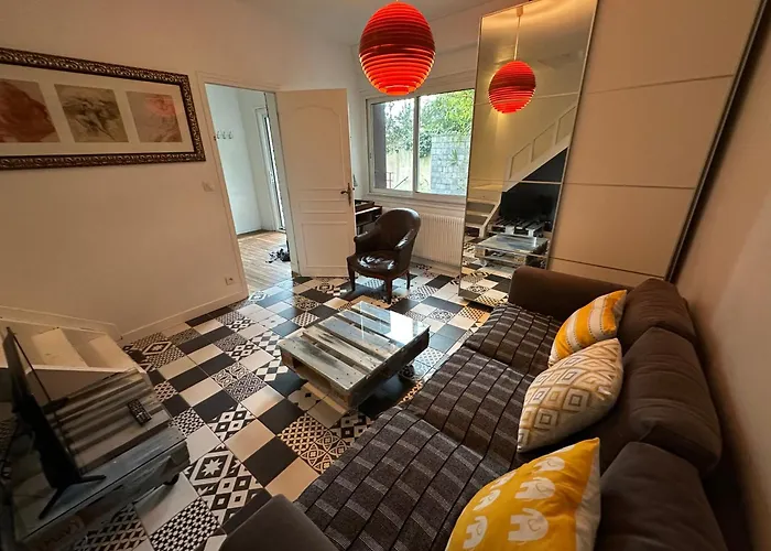 Eco Maison Entiere Avec Terrasse Dans Jardin Potager Piscine Parking بيت للعطل روان