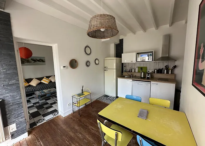 Eco Maison Entière Avec Terrasse Dans Jardin Potager Piscine Parking Hébergement de vacances