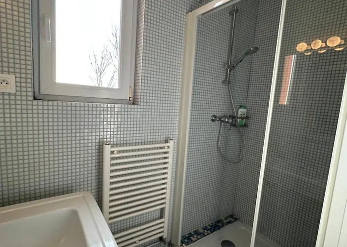 Eco Maison Entière Avec Terrasse Dans Jardin Potager Piscine Parking Rouen