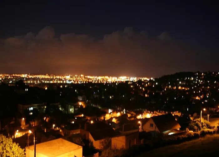Hébergement de vacances Eco Maison Entière Avec Terrasse Dans Jardin Potager Piscine Parking Rouen
